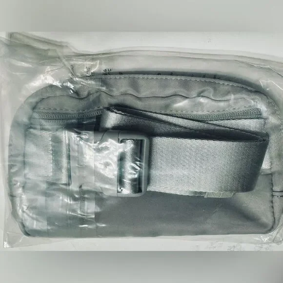 NWT Lululemon Everywhere Belt Bag Silver Drop Extended Strap Cute Hands Free - Picture 3 of 8